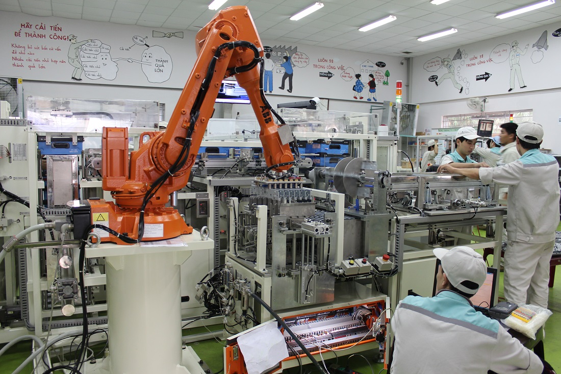 dây chuyền sản xuất với robot ABB-CNCVina